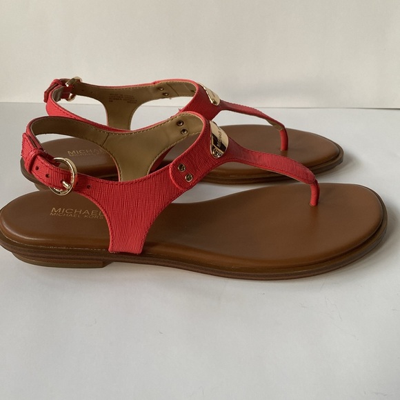 Michael Kors Logo Plate Thong Leather Sandal - Picture 8 of 13